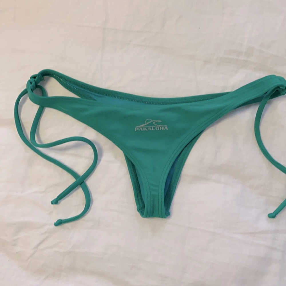 Bikini bottom (thong cut)
